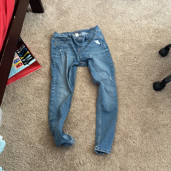 I am selling clothes that people want. - Picture 11 of 12